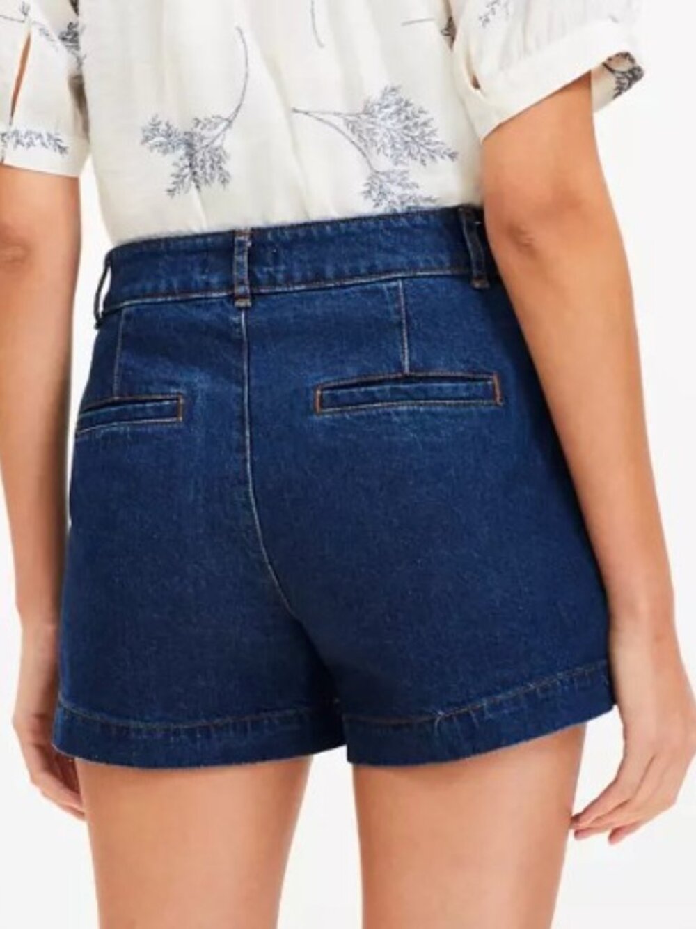 LOFT Palmer Shorts in Medium Stone Wash Denim, Size 31/12 **NWOT - Picture 2 of 3